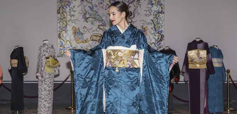 Homenaje a la cultura japonesa con un kimono de sedas valencianas